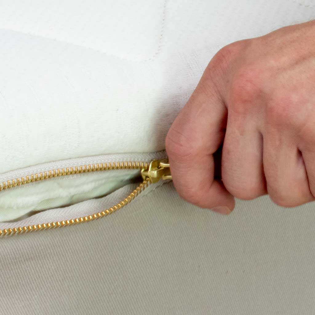 Hand Opening Zipper on Natural Latex Mattress
